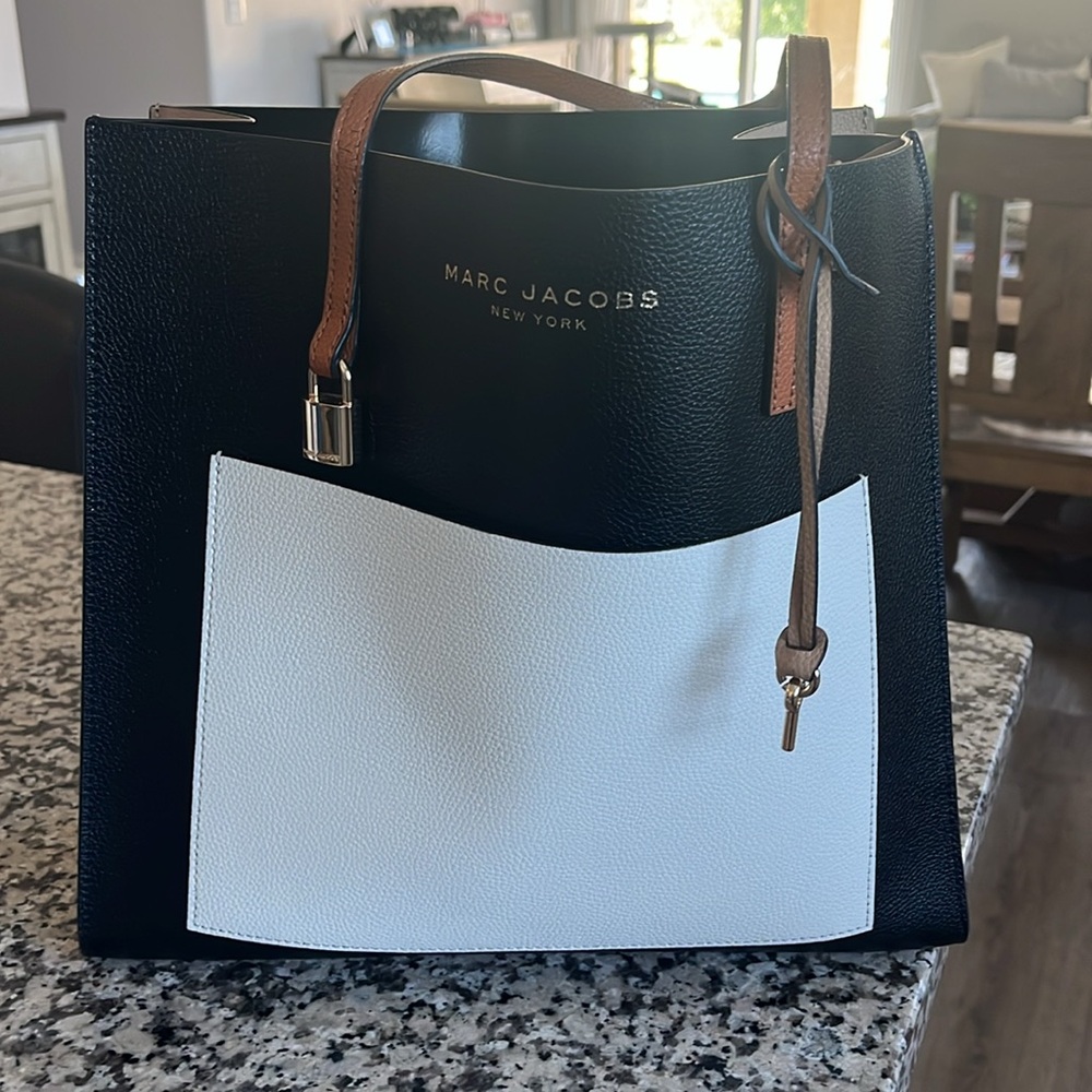 Marc Jacobs Black, Tan and Cream Bag - Picture 2 of 16